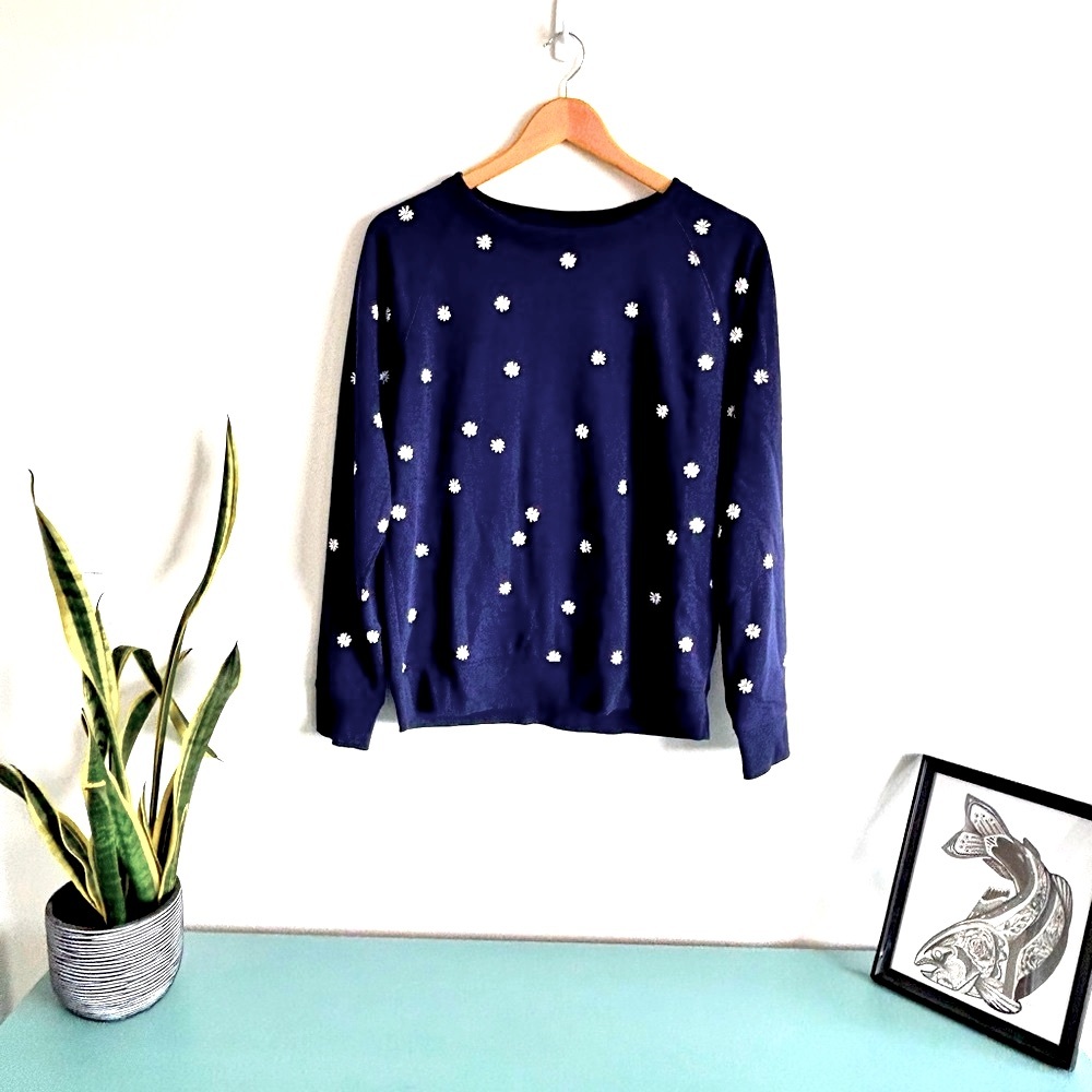 ✨2 for $20✨ Old Navy Daisy Sweater - Size Medium